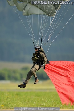 2013-06-28 Zeltweg Airpower 0420 Flag jump of parachutists